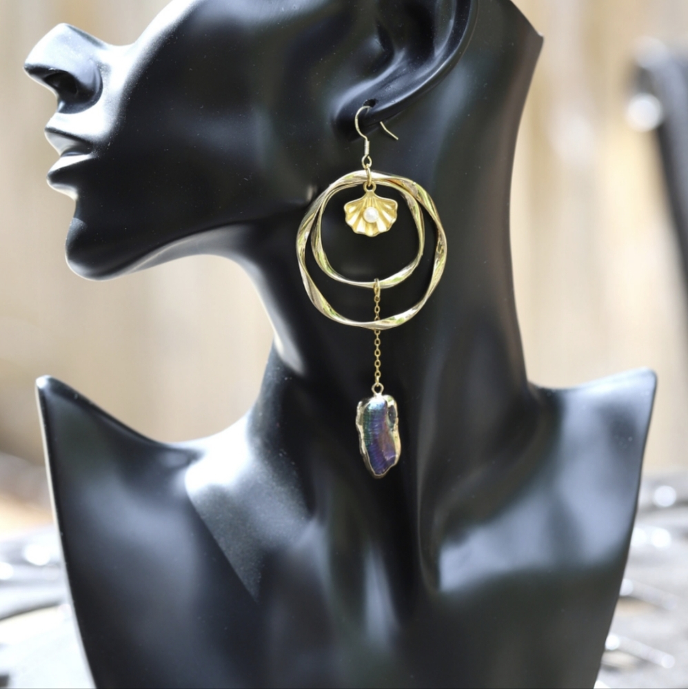 Asymmetrical dangly earrings